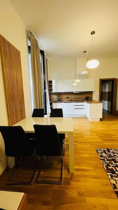 Apartment Holesovice, Garden, Garage Praga Exterior foto