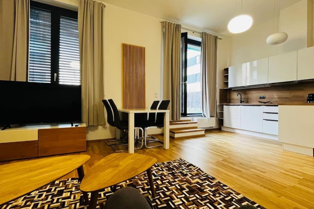 Apartment Holesovice, Garden, Garage Praga Exterior foto