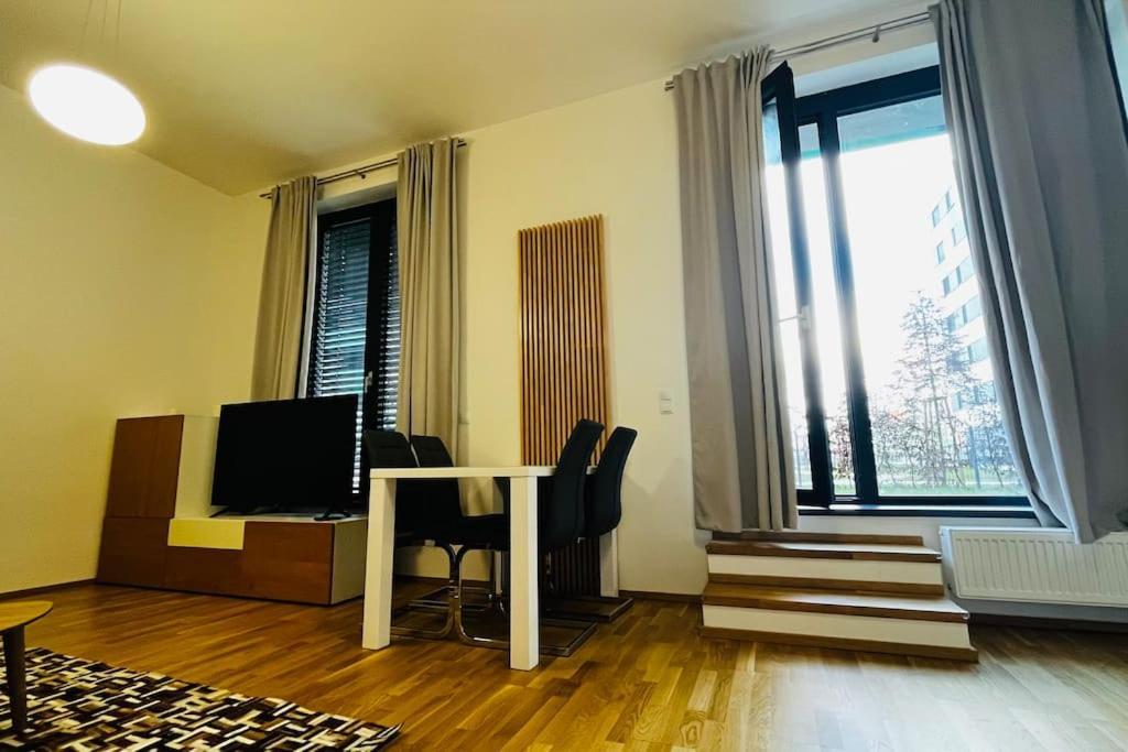 Apartment Holesovice, Garden, Garage Praga Exterior foto